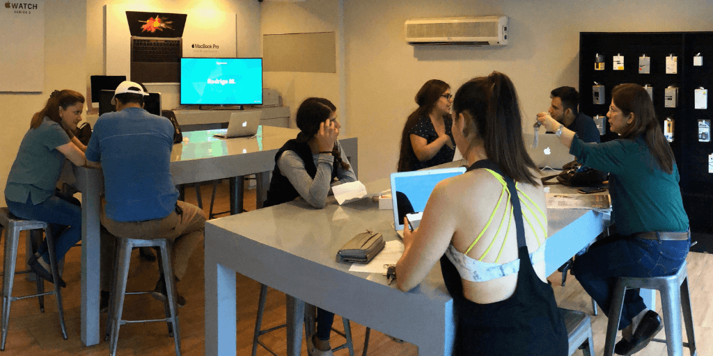 Qminder is integrated into the layout of iShop Guatemala