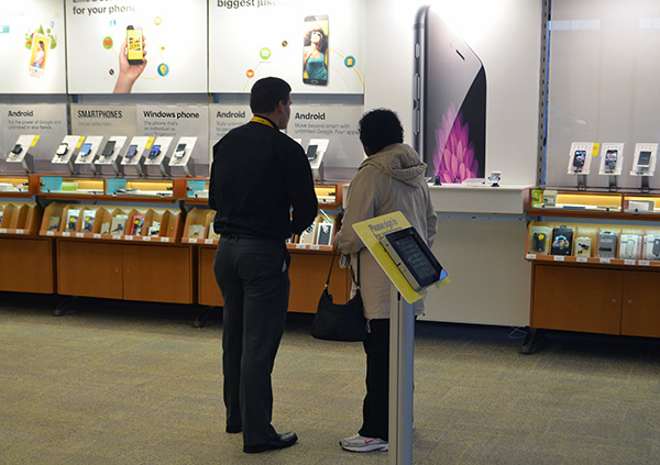 Qminder iPad Sign-In application in Sprint store